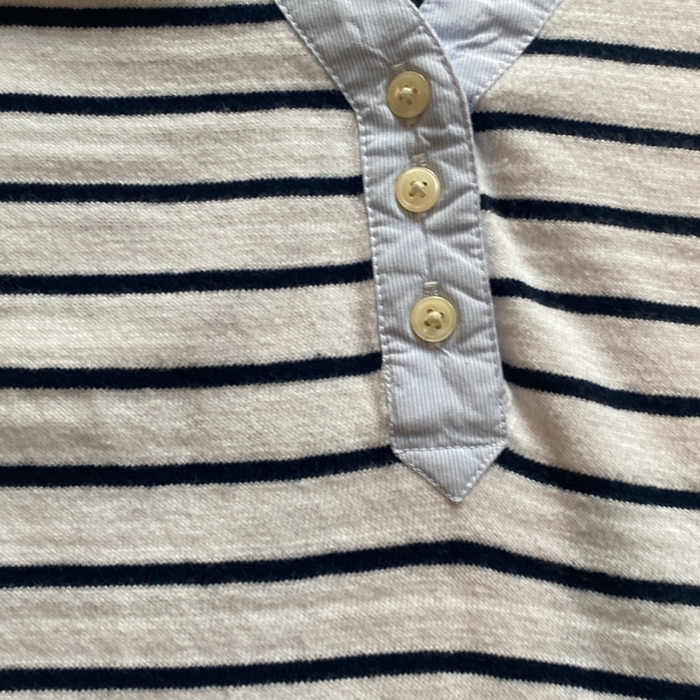 Cute Spring/ Simmer top - Picture 6 of 9